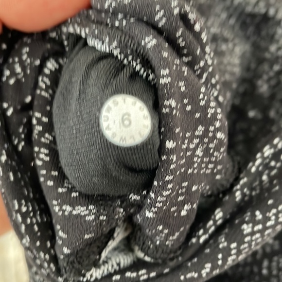 Lululemon Wunder Under Luon Pants - Sz 6 - Picture 3 of 4